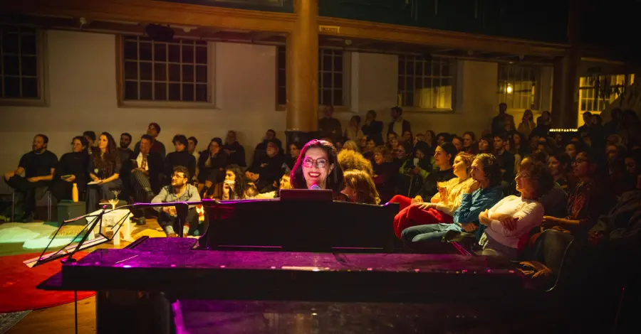 Mirjam van Dam at the piano